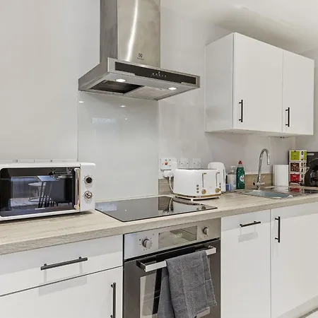 - Modern - Prime Location * Leeds (West Yorkshire)