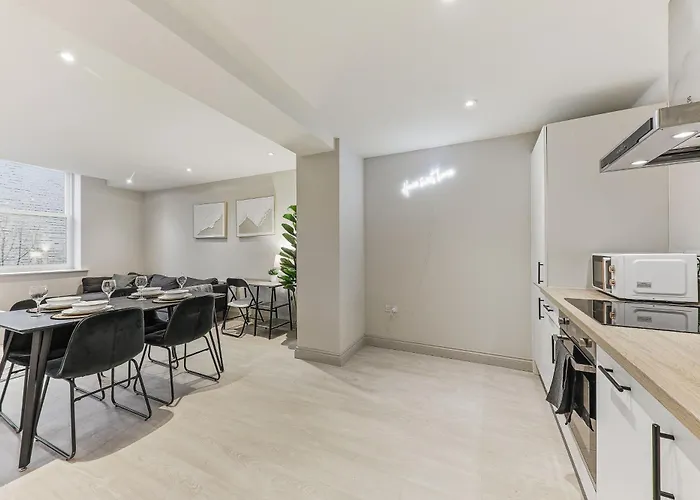 - Modern - Prime Location * Leeds (West Yorkshire)