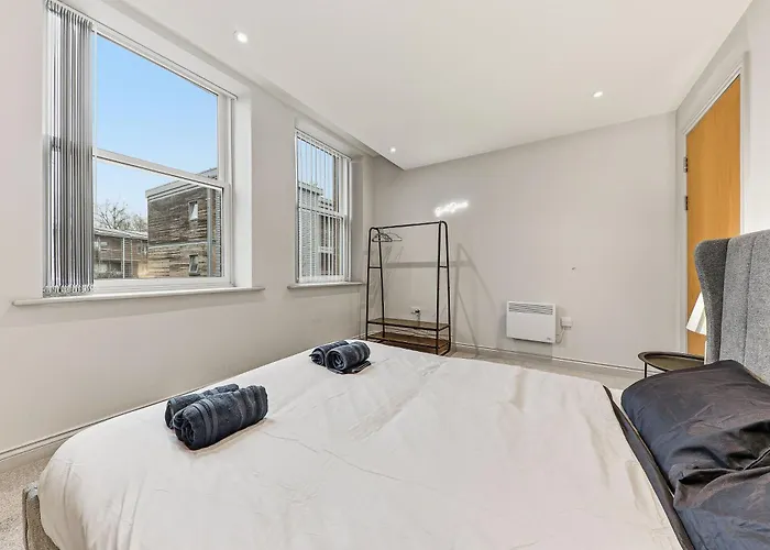 - Modern - Prime Location * Leeds (West Yorkshire)