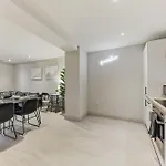 - Modern - Prime Location * Leeds (West Yorkshire)