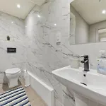 - Modern - Prime Location *