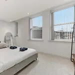 Appartement - Modern - Prime Location *