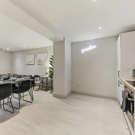 - Modern - Prime Location * לידס