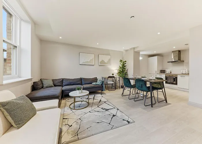 - Modern - Prime Location Apartment Leeds (West Yorkshire)