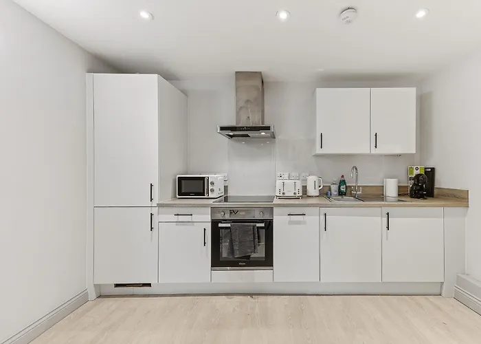 - Modern - Prime Location Apartment *