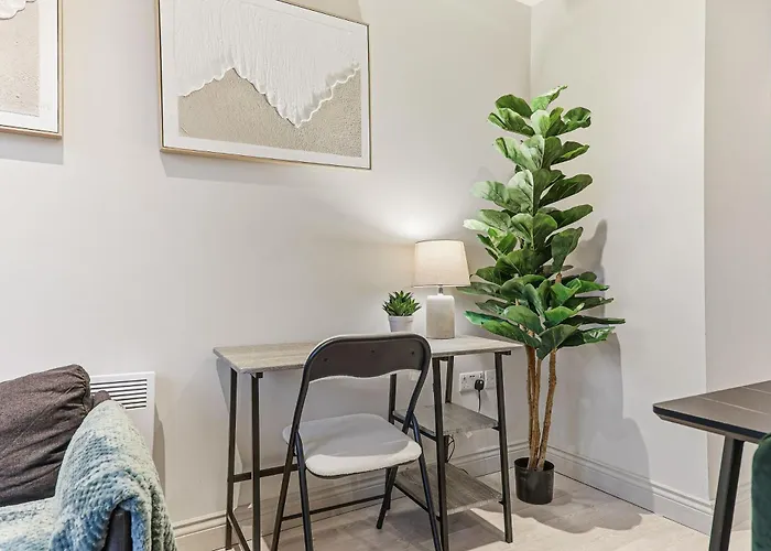 - Modern - Prime Location