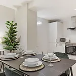 - Modern - Prime Location Apartamento