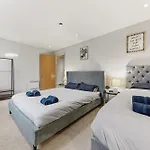 Apartamento - Modern - Prime Location *