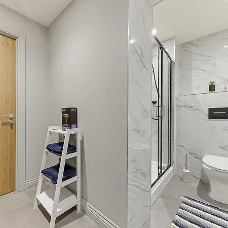 Apartment - Modern - Prime Location