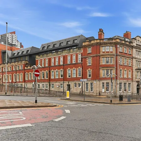 Apartment - Modern - Prime Location