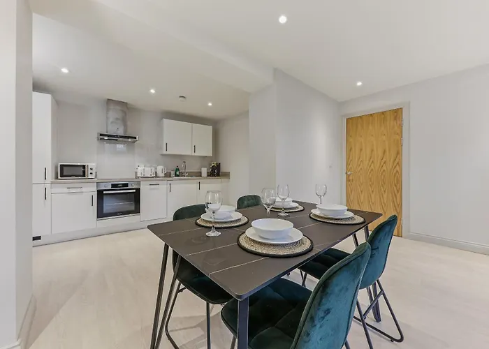 - Modern - Prime Location *